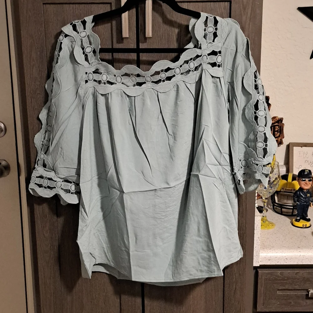 😊New Green crochet hollow-out top